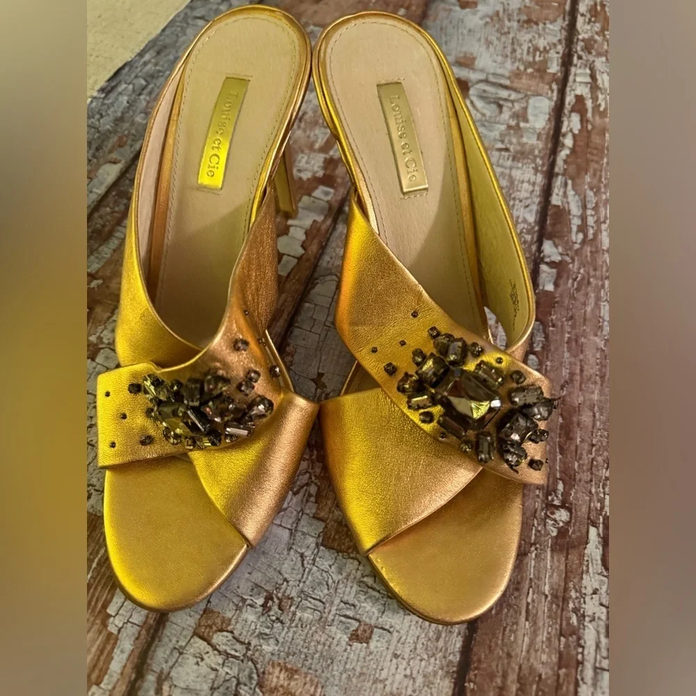 Louise et Cie Gold Bronze  Embellished Heels 👠 so pretty